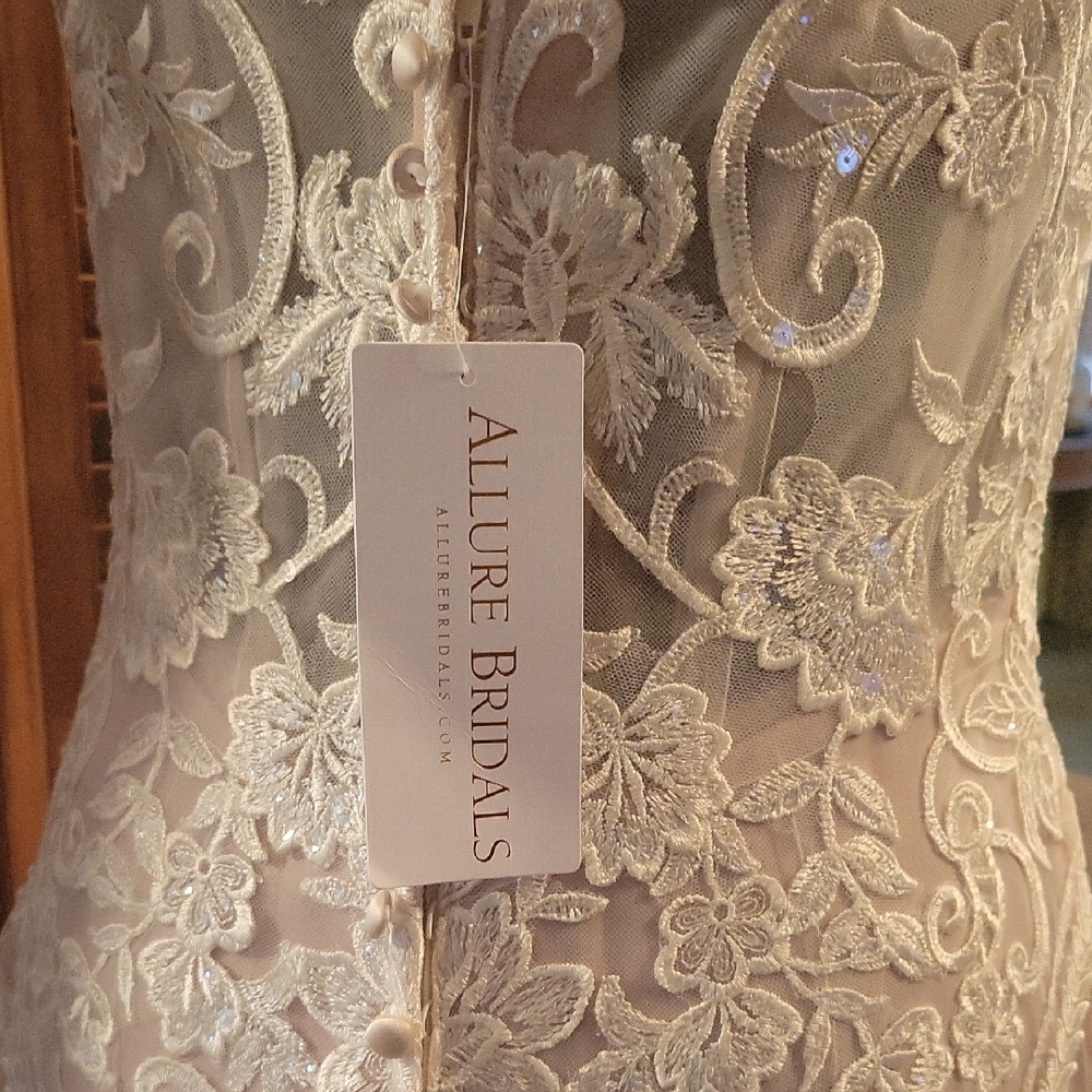 Allure Bridals White Sheath Wedding Dress with Sweetheart Neckline - Picture 15 of 16